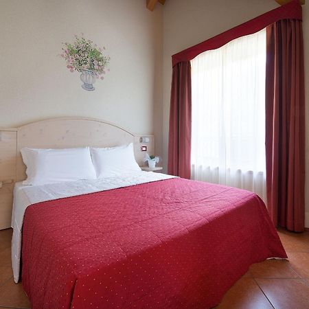 Residence Adamello Resort Ponte Di Legno Habitación foto