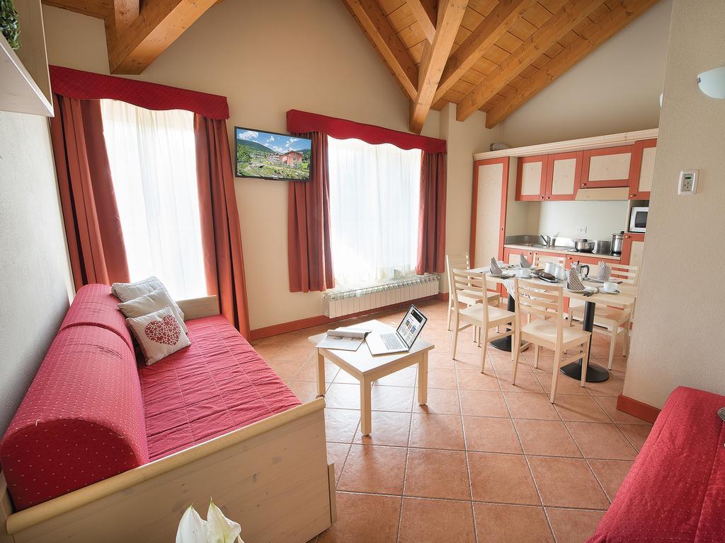 Residence Adamello Resort Ponte Di Legno Habitación foto